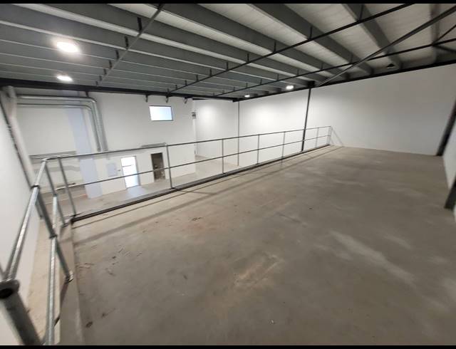 395M² WAREHOUSE TO LET IN STIKLAND INDUSTRIAL